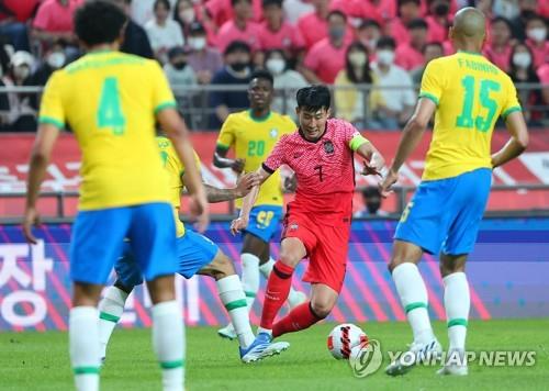 2022년 브라질과 친선경기에서 손흥민이 드리블하는 모습. 사진[연합뉴스]