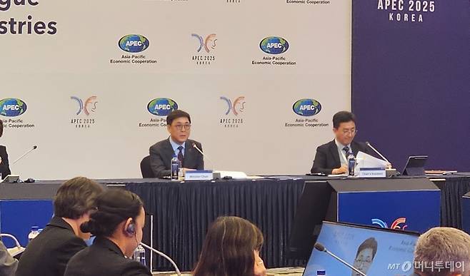 최휘영 문화체육관광부 장관이 27일 경주 힐튼호텔에서 열린 'APEC 2025 문화산업고위급대화'에서 발언하고 있다. / 사진 = 오진영 기자