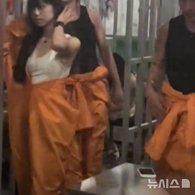 [뉴시스]중국에서 최근 성행하는 감옥 체험 바.(사진=사우스차이나모닝포스트)