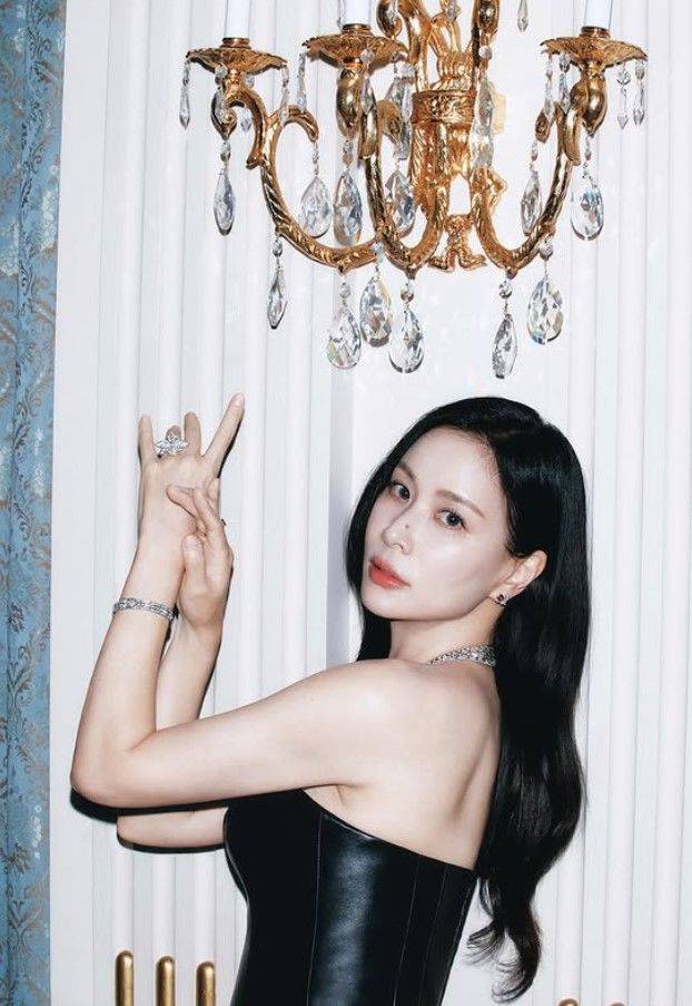 [서울=뉴시스] 고소영. (사진=고소영 인스타그램 캡처, 하퍼스바자코리아) 2025.08.27. photo@newsis.com *재판매 및 DB 금지