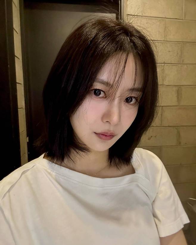 앞서 송다은은 여러 차례 지민과 열애설에 휩싸였다. 송다은 SNS 캡처