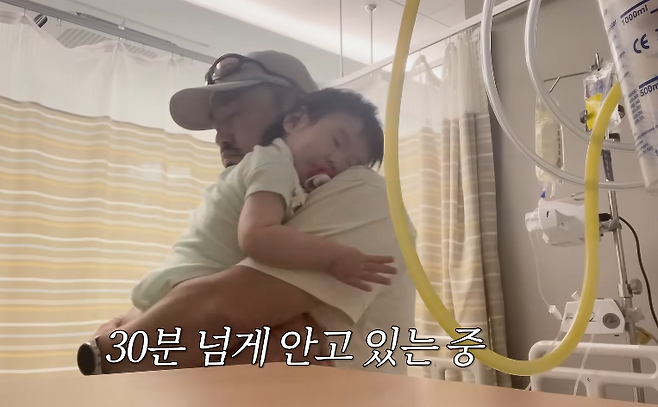 강재준·이은형 부부가 아들이 아픈 상황에서 유튜브 촬영을 감행한 것을 두고 불거진 논란에 대해 입장을 밝혔다. 유튜브 채널 ‘기유TV’ 캡처