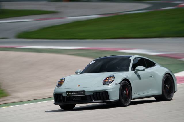 포르쉐 신형 911 카레라 GTS가 강원 인제스타디움 서킷 위를 주행하고 있다. 사진 제공=포르쉐코리아