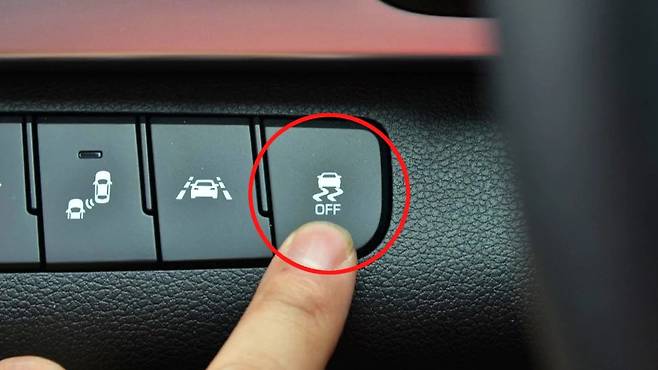 차량 내부의 차체자세제어장치