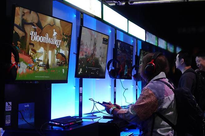 넷마블이 독일 쾰른에서 열린 게임스컴의 엑스박스(Xbox) 부스에서 미공개 신작 '프로젝트 블룸워크'를 선보였다.(넷마블 제공)