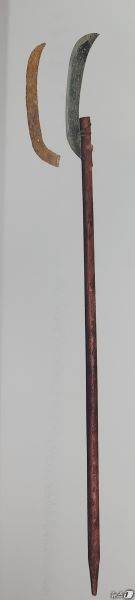 김해 대성동고분군 23호 고분에서 출토된 가야곡도 유물(왼쪽)과 재현품.(김해시 제공. 재판매 및 DB금지)