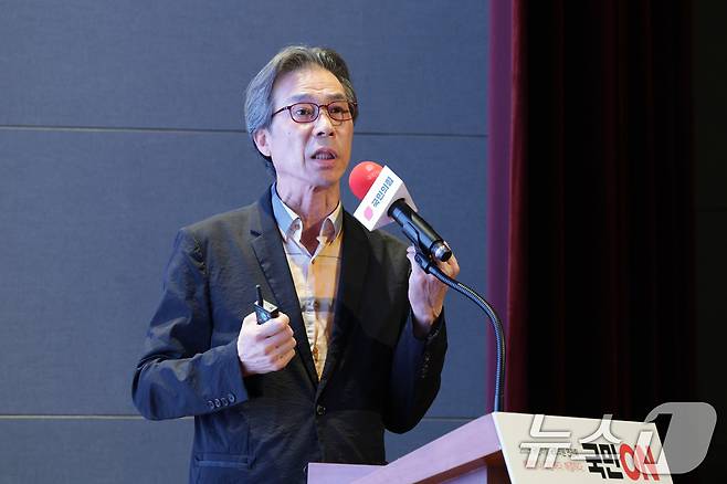 박명호 동국대 정치외교학과 교수가 28일 오후 인천 인천국제공항공사 인재개발원에서 열린 국민의힘 연찬회에서 특강을 하고 있다. 2025.8.28/뉴스1 ⓒ News1 신웅수 기자