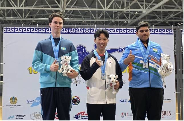 제16회 아시아사격선수권 25m 속사권총 남자 주니어부 개인전에서 금메달을 차지한 손건우. 사진 | 대한사격연맹