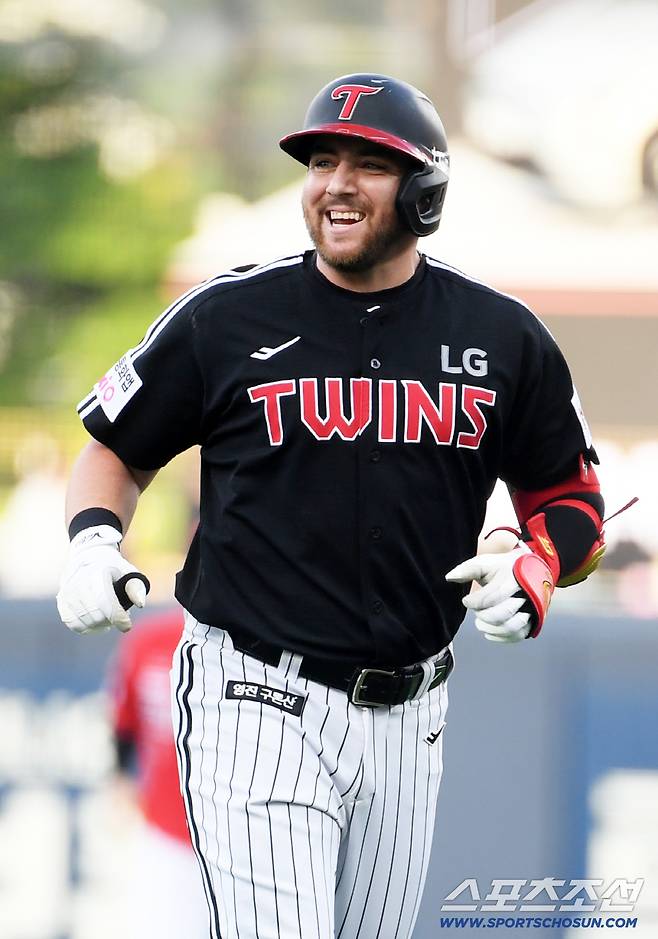 24일 광주 기아챔피언스필드에서 열린 KIA 타이거즈와 LG 트윈스의 경기. LG 오스틴이 미소 짓고 있다. 광주=박재만 기자 pjm@sportschosun.com/2025.08.24/