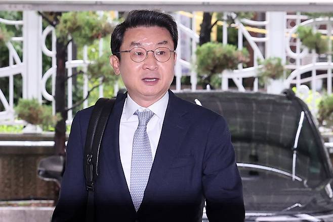 이억원 금융위원장 후보자가 14일 오전 서울 중구 예금보험공사에 마련된 인사청문회 준비 사무실로 출근하고 있다. /뉴스1
