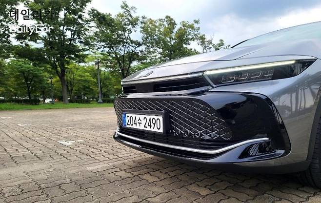 토요타 크라운 (헤드램프, 라디에이터 그릴)