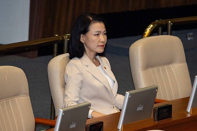 이진숙 방송통신위원장이 4일 서울 여의도 국회에서 열린 제427회 국회(임시회) 3차 본회의에 출석해 자리하고 있다. 2025.8.4/뉴스1