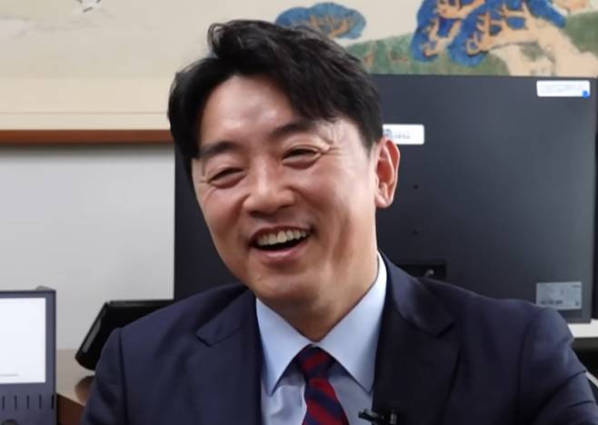 눈시울 붉힌 강훈식 대통령비서실장. 유튜브