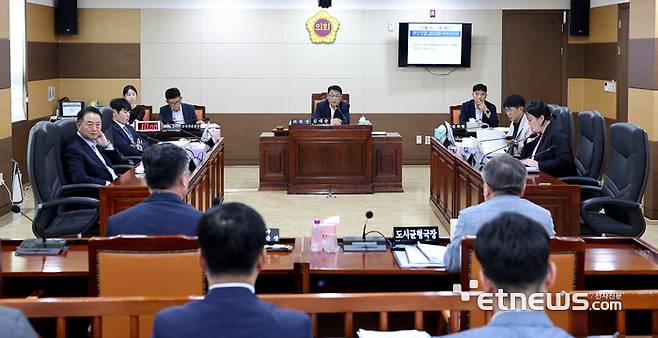 인천시의회 건교위 모습.