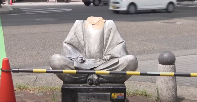 27일 일본 닛폰TV는 나고야 엔톤지 상가에서 도요토미 히데요시 동상이 목이 잘린 채 발견됐다고 보도했다. 닛폰TV 유튜브 캡처