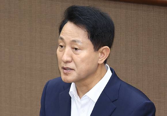 오세훈 서울시장이 27일 서울시의회에서 열린 제322회 시의회 임시회 개회식에서 신임 간부를 소개하고 있다. [사진=연합뉴스]