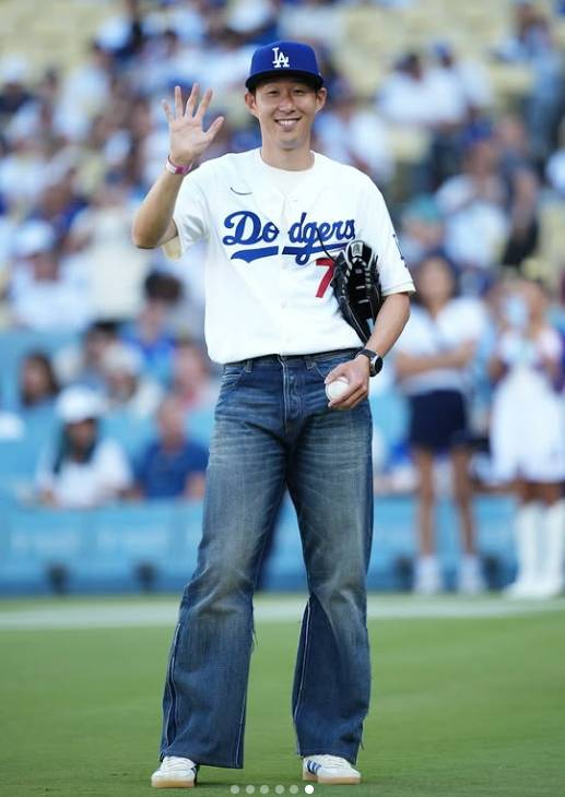 손흥민이 다저스타디움에서 생애 첫 야구 시구자로 나섰다. [사진 MLB 인스타그램]