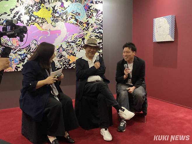 요시타카 아마노(왼쪽에서 두번째)가 질문에 답하고 있다. 심하연 기자