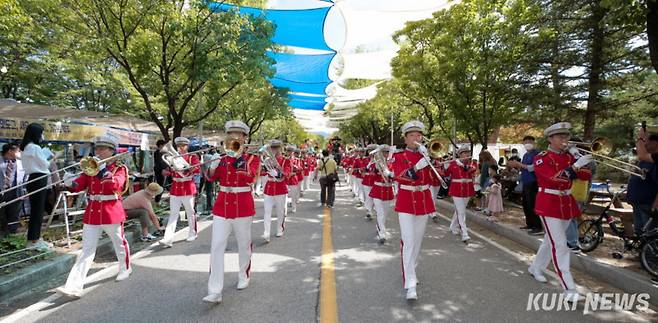 쿠키뉴스 DB(국토정중앙 청춘양구 배꼽축제)