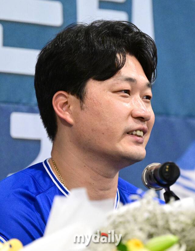 2025년 8월 7일 오후 인천 오라카이 송도파크 호텔에서 삼성 라이온즈 오승환 은퇴 기자회견이 열렸다. 오승환은 한미일 통산 549세이브를 기록한 한국 최고의 마무리 투수다. KBO리그에서 427세이브, 일본에서 80세이브, 메이저리그에서 42세이브를 기록했다. 오승환이 인사하고 있다./마이데일리