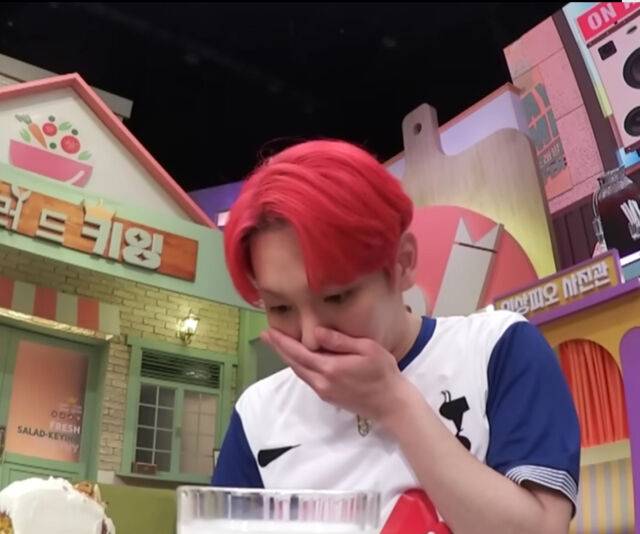 키가 녹화 중 무언가를 보고 놀라 입을 막았다. / 유튜브 '놀라운 토요일'