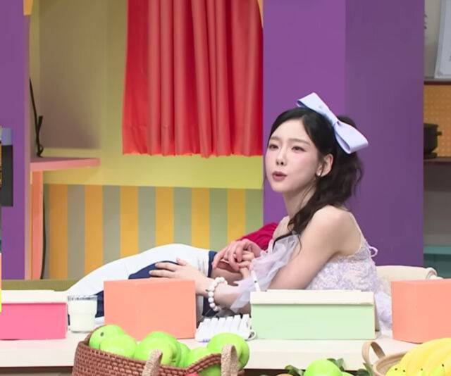 키가 태연에 안겨 눈물을 흘렸다. / 유튜브 '놀라운 토요일'