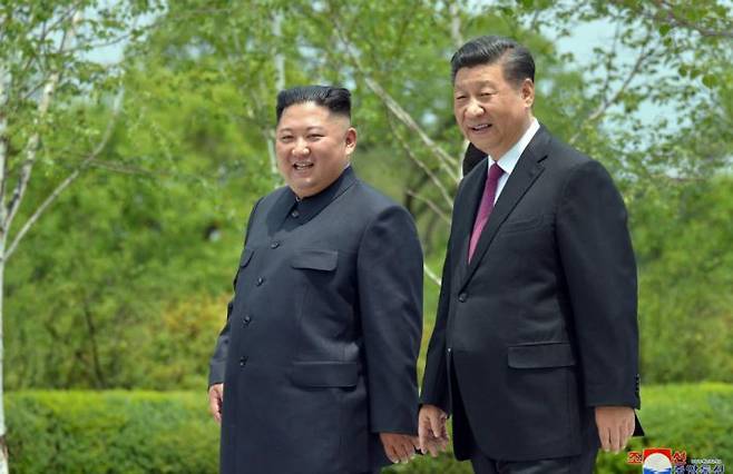 2019년 6월 평양에서 만난 김정은 북한 국무위원장과 시진핑 중국 국가주석. 연합뉴스
