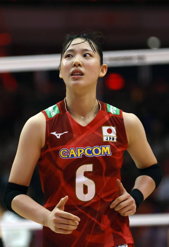 일본 여자배구 대표팀 세키 나나미가 23일 세계선수권 카메룬전에서 전광판을 바라보고 있다. EPA연합뉴스