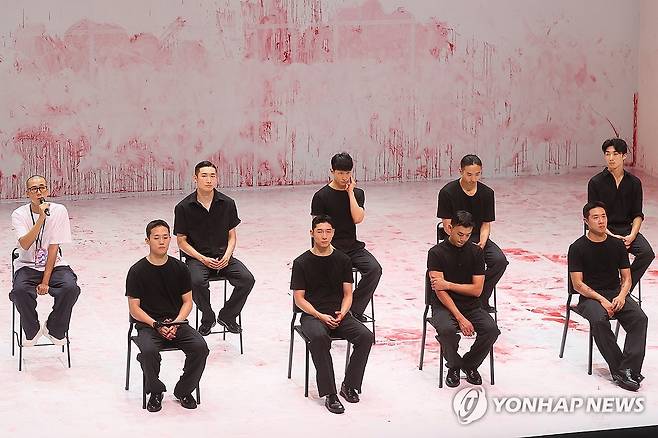 김성훈 on Sync Next 25 'Pink' 언론공개 및 기자간담회 (서울=연합뉴스) 류효림 기자 = 김성훈 안무가가 28일 서울 종로구 세종문화회관 S시어터에서 열린 김성훈 on Sync Next 25 'Pink' 언론공개 및 기자간담회에서 인사말을 하고 있다. 2025.8.28 ryousanta@yna.co.kr