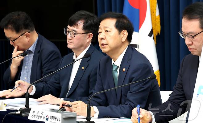 구윤철 경제부총리 겸 기획재정부 장관이 지난 28일 세종시 정부세종청사 중앙동에서 열린 2026년 예산안 및 2025-2029 국가재정운용계획을 발표하고 있다. 2025.8.29/뉴스1 ⓒ News1 김기남 기자