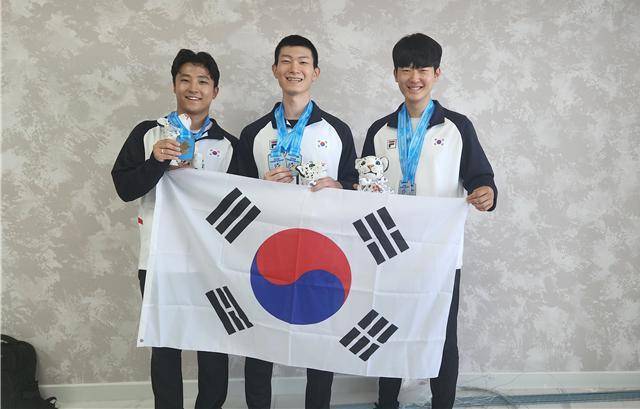 아시아사격선수권대회 50m 소총복사 남자 일반부 단체전에서 금메달을 차지한 김정현, 김나관, 정승우(왼쪽부터)(대한사격연맹 제공)