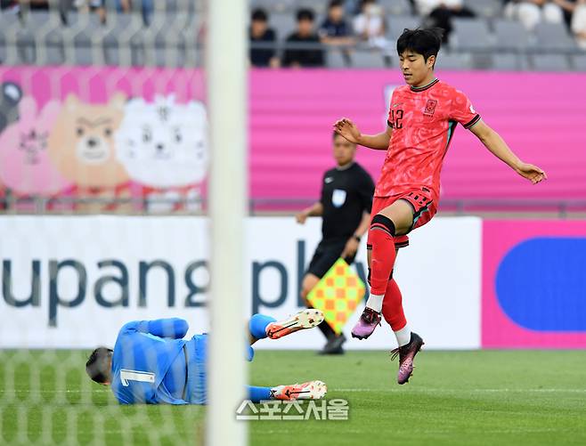 대한민국 U-22 축구국가대표팀에 합류하는 채현우(오른쪽). 박진업 기자 upandup@sportsseoul.com