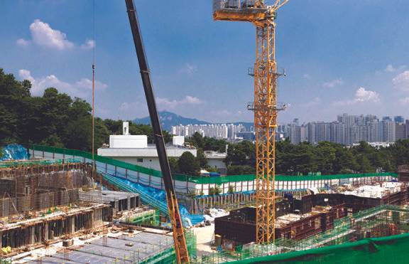 기초공사 중인 이문아이파크자이 3단지.