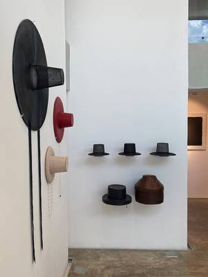 박창영 · 박형박 부자의 ‘갓’ 작품(사진 이승연 기자)