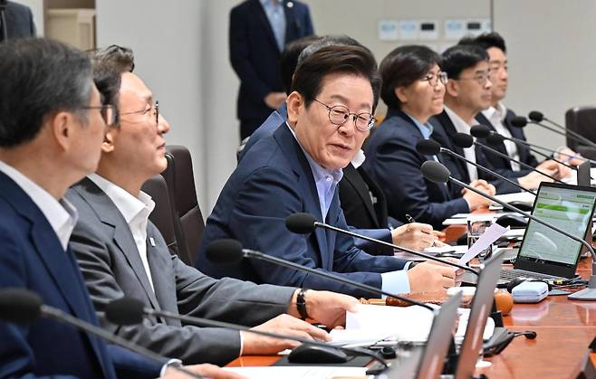 이재명 대통령이 29일 서울 용산 대통령실 청사에서 열린 임시 국무회의에서 모두발언을 하고 있다.대통령실사진기자단 2025.08.29