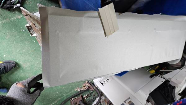 시트지를 적당히 잘라낸 후