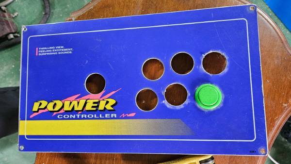 버튼 배열을 뚫어준 모습