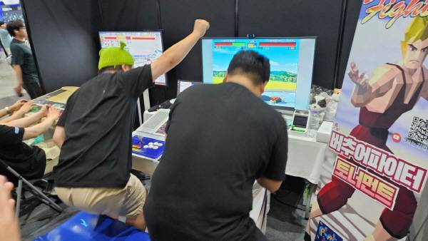 우승 후 승리의 세리모니를 하는 김법화님