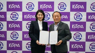 한국e스포츠협회 김영만 회장(우)과 스포츠윤리센터 박지영 이사장