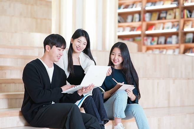 경상국립대 학생들. 경상국립대 제공