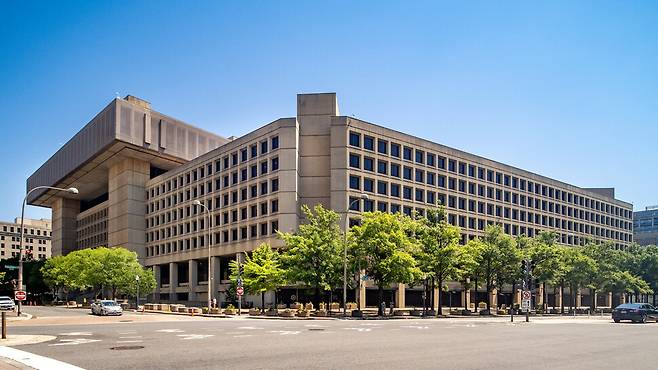 미 연방수사국(FBI) 본부로 사용되는 에드거 후버 빌딩. 출처 위키미디어