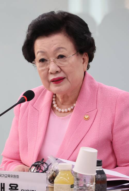 이배용 국가교육위원장이 올해 5월 30일 서울 종로구 정부서울청사에서 열린 국가교육위원회 제53차 회의에서 발언하고 있다. 연합뉴스