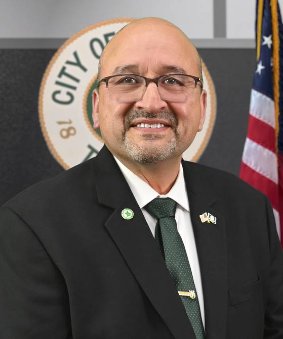 미국 텍사스주 테일러시에서 드웨인 아리올라 테일러 시장(왼쪽에서 세 번째)이 시의원들과 기념 촬영을 하고 있다. [테일러시]