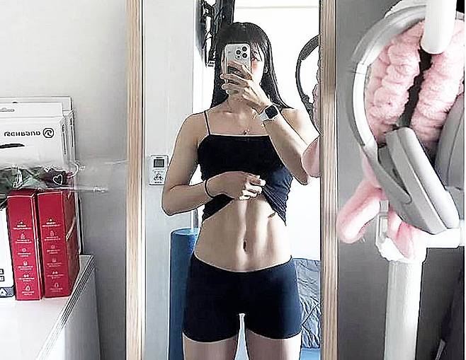Park Su-min, a weightlifter for the Pocheon city government’s athletics team, received a civil complaint because she posted this photograph on her social media. [SCREEN CAPTURE]