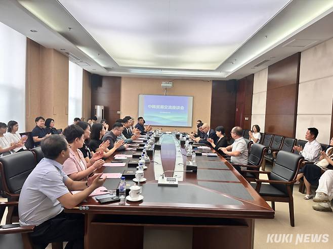 충남도가 조미김 등 도내 8개 수산식품 관련 중소기업의 중국 시장 진출을 위한 교두보 마련을 위해 현지에서 상품 홍보회를 지원한다.