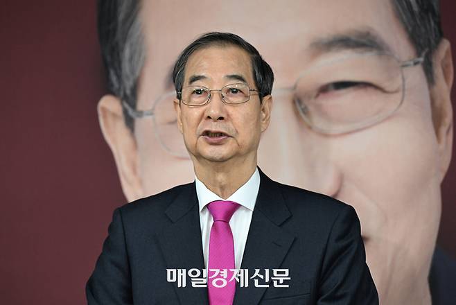 한덕수 전 국무총리가 지난 대선 기간 서울 여의도 캠프 사무실에서 기자회견을 하고 있다. 2025.5.11 [한주형기자]