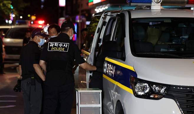 지난 26일 오후 경찰이 서울 강서구의 한 오피스텔에서 '강서구 세 모녀' 사건 사고 현장을 수습 중이다./사진=뉴스1.