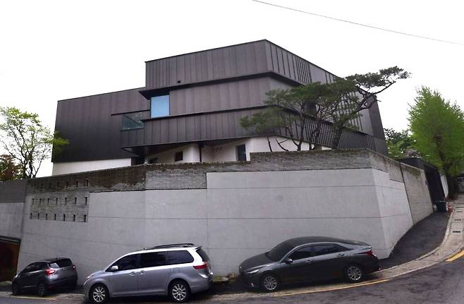 서울 성북구 성북동 330번지에 위치한 현정은 현대그룹 회장의 단독주택. [네이버 거리뷰]