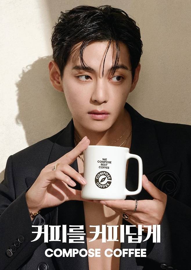 [Seul = Newsis] A Compose Coffee revela uma nova publicidade e slogan da marca, "Café como café", com o modelo exclusivo V. (Foto fornecida pela Compose Coffee) *Revenda e banco de dados proibidos.