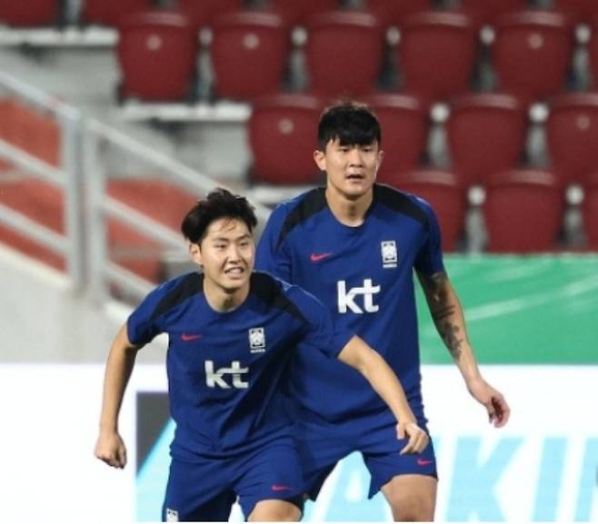 이강인(사진 왼쪽)과 김민재. 연합뉴스